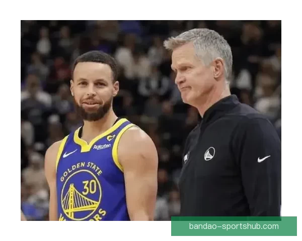 科尔谈梅尔顿拇指伤势困扰及球队第三节崩盘问题